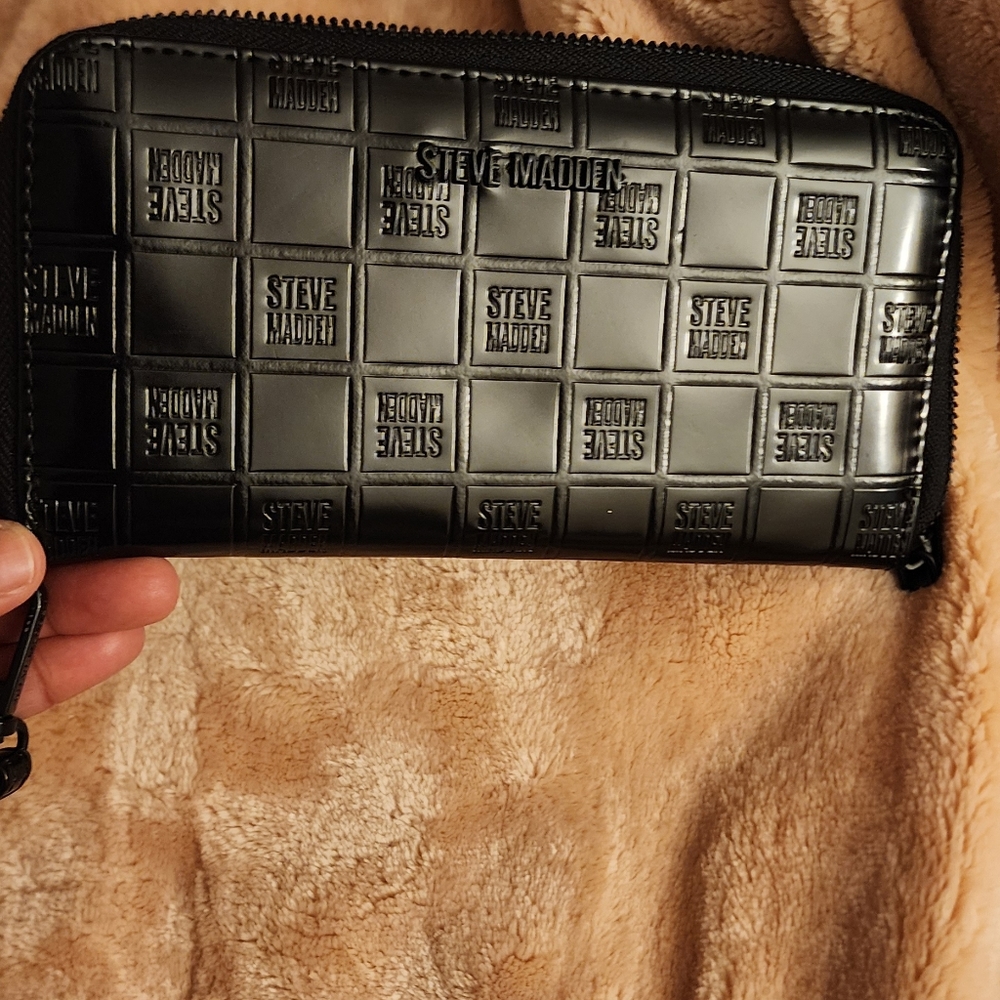 Black Steve Madden Wallet - Picture 1 of 6